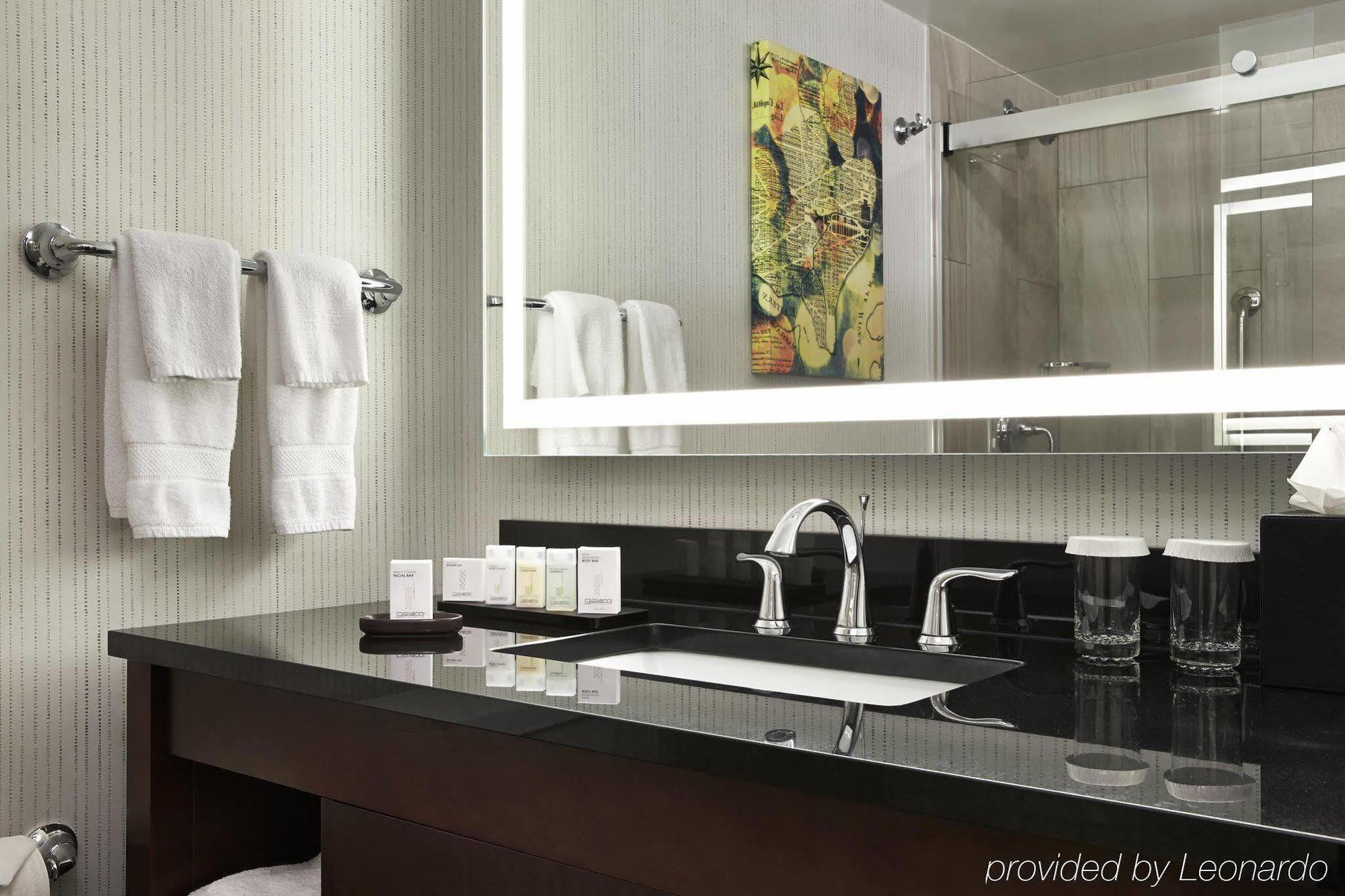 Hotel Embassy By Hilton Dc Chevy Chase Pavilion 3*